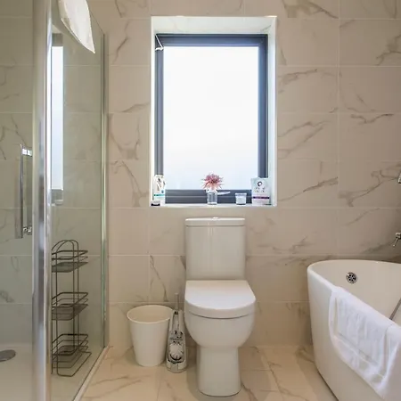 Killester Self Catering Апартаменты *